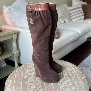 Brown suede wedge heeled boot with fur inside